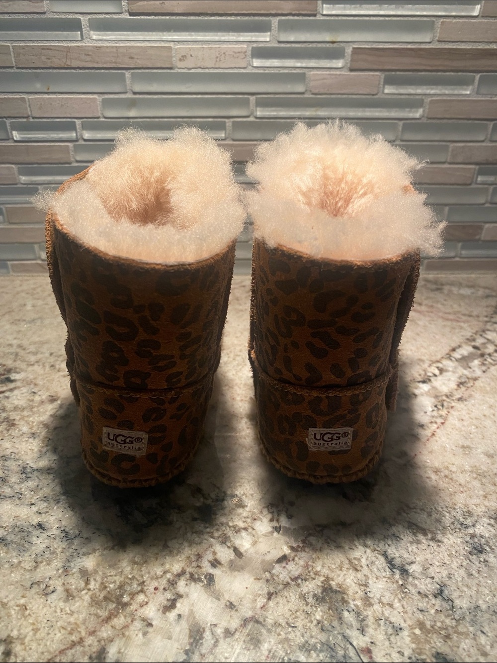 UGG Kids Leopard Print Cozy Shearling Boots - Chestnut with Light Pink Fur